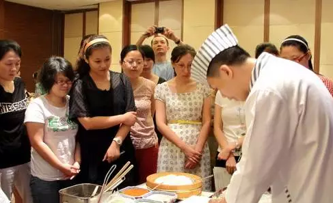 管理者要勇于當(dāng)“影帝”,五個(gè)“小動作”提升餐廳回客率!|餐飲界