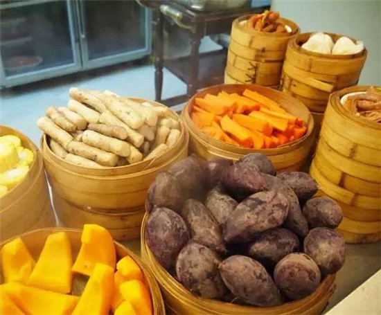 你覺得不上檔次的那些餐飲，卻為何頻頻能夠引爆市場？|餐飲界