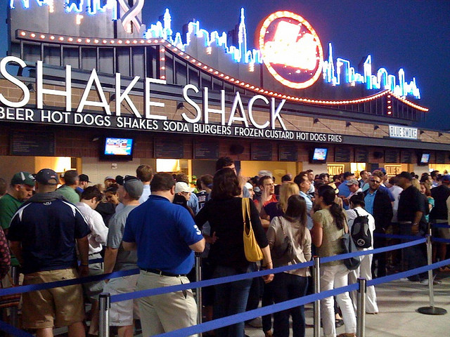 美國(guó)“舒食快餐”Shake Shack是如何抓住中產(chǎn)市場(chǎng)的？|餐飲界