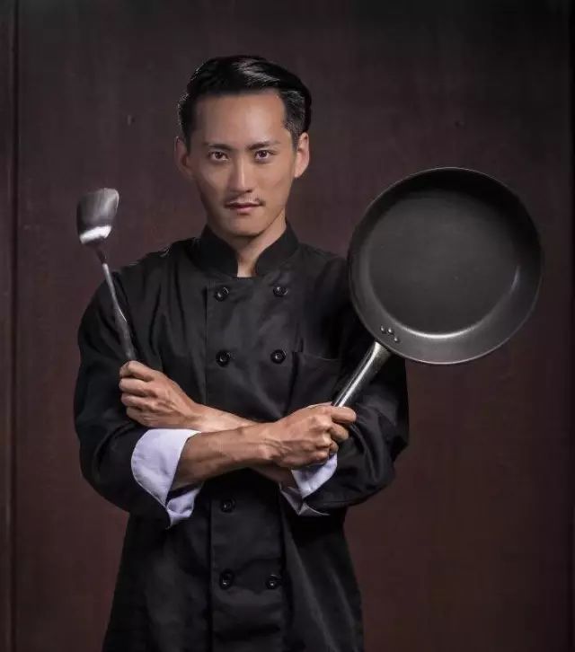 明明可以靠臉吃飯，卻做了豬手外賣，月流水做到20