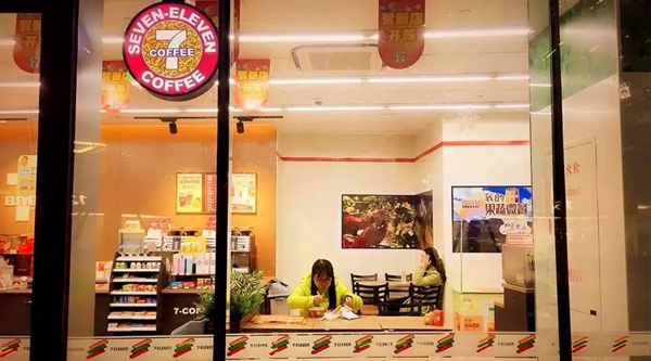 便利店紛紛跨界玩起餐飲，對餐飲企業(yè)是福還是禍？