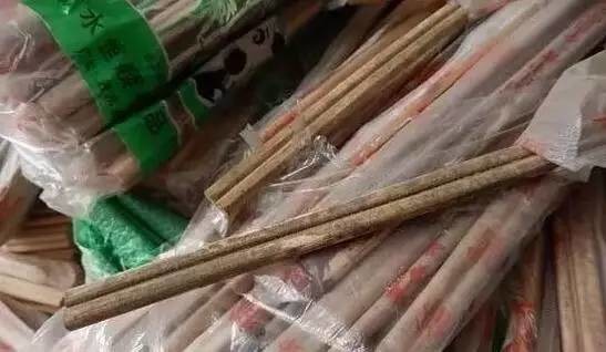 1毫克就能致癌！你在餐廳用的這種筷子，很可能滋生這種毒素！