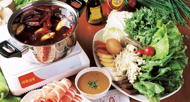 呷哺進(jìn)軍火鍋調(diào)料，火鍋品牌入局調(diào)料市場(chǎng)漸成常態(tài)|餐飲界