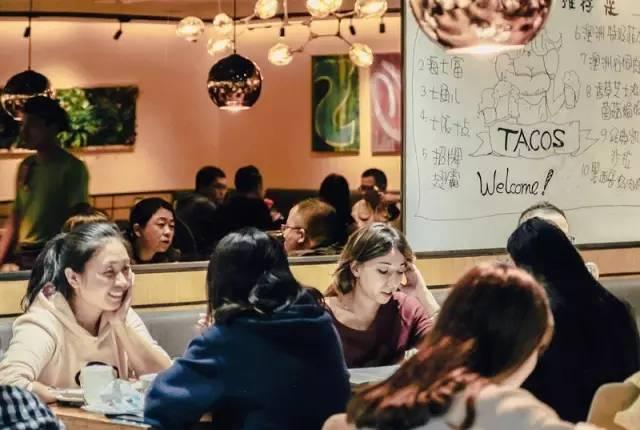 天吶！他開(kāi)了60多家店，竟然1道菜也不會(huì)做|餐飲界
