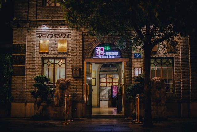 跨界做餐飲，單店日均流水43萬(wàn)，已經(jīng)火爆了四年|餐飲界