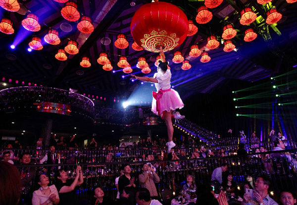 劉老根大舞臺(tái)在深圳重新“轉(zhuǎn)”起來了 轉(zhuǎn)型為餐飲劇院