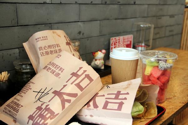 風口上的同類，為何黃太吉關店過半，西少爺年入1億？|餐飲界