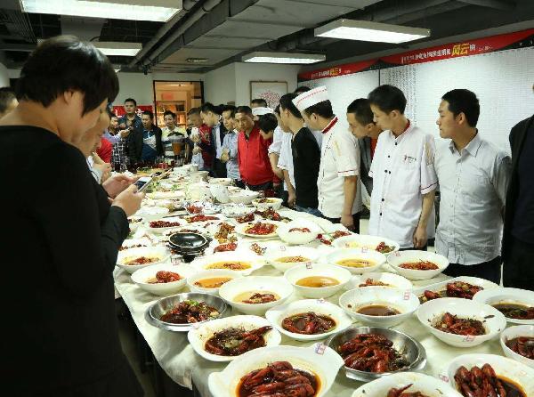 打造“白粉級(jí)”餐飲爆品，這個(gè)品類讓他一年瘋賣4個(gè)億