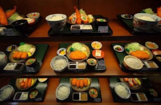 “展望2017”日本快餐業(yè)是齊頭并進，還是互爭雄長？|餐飲界