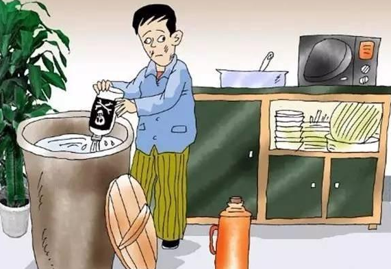 廚師不滿被辭退，向餐廳米酒缸投三瓶劇毒農(nóng)藥