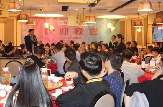 全國100位美食達(dá)人現(xiàn)場考察譚廚中山傳家菜，火爆朋友圈！