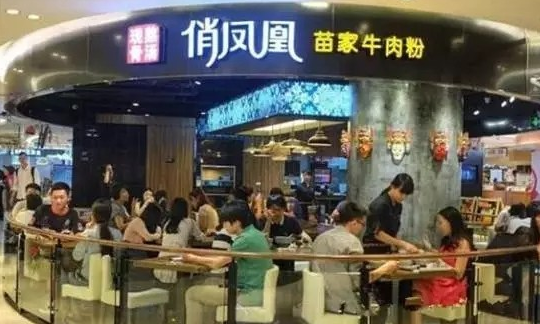 一年100萬碗米粉，日翻臺22.9次，俏鳳凰坪效是麥當勞2倍|餐飲界