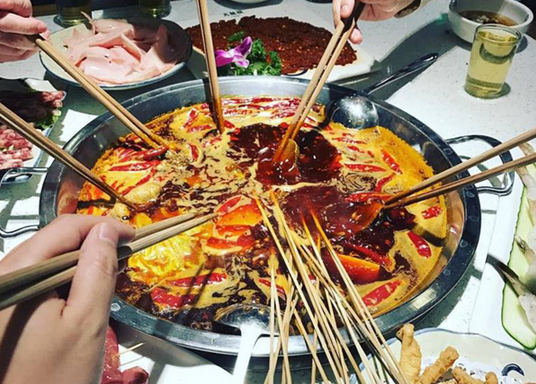 敢去紐約時代廣場秀肌肉，這個四川火鍋憑什么？