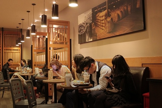 光中國(guó)同店銷售就增了 7%，星巴克重申全球開(kāi) 12000 家新店的小目標(biāo)