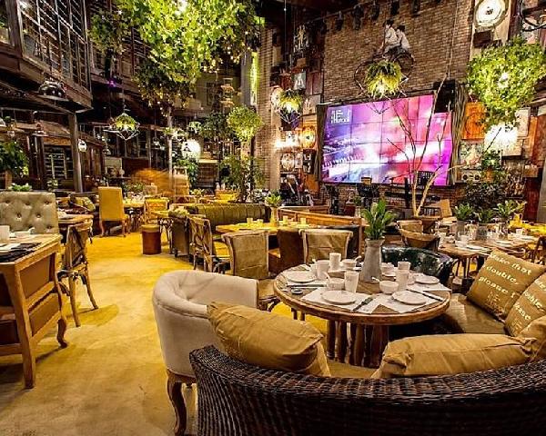 開便利店、書店、花店、家具店……餐飲老板開始跨界！