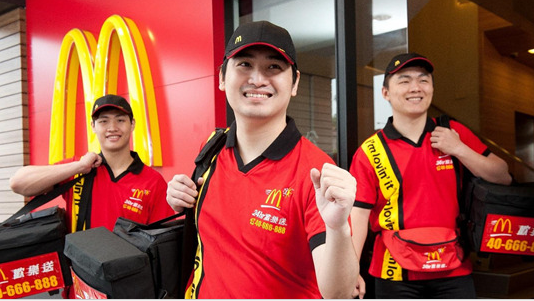 與 UberEats 合作，四分之一的美國麥當(dāng)勞餐廳月底都能送外賣了