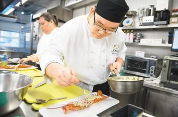澳門課堂老外學廚藝 中西餐飲文化令人著迷