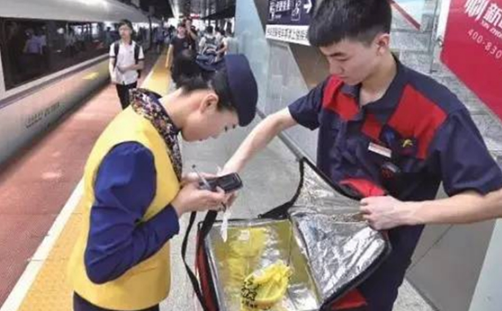 不爭(zhēng)外賣(mài)競(jìng)價(jià)排名，利用這種操作，吸引了10多萬(wàn)的忠實(shí)粉絲