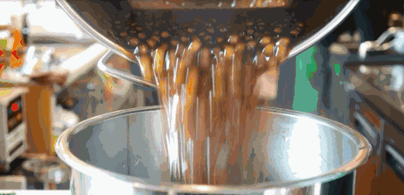 一杯奶茶=8罐紅牛！你們愛喝的COCO、貢茶等暢銷奶茶，還敢喝嗎？