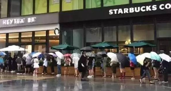 臥底喜茶北京代購群：排隊(duì)沒升級，黃牛卻“升級”不少