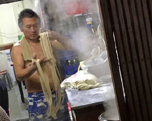 驚動美食大V和《男人裝》的“京城第一拉面”，竟只要10塊錢一碗？|餐飲界