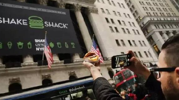 美國漢堡網紅“Shake Shack”要來上海開店了，不過要等到2019年