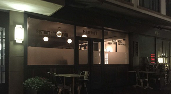 “網紅”面包店Farine同系餐廳更名后低調營業(yè) 餐飲許可證卻過期多日