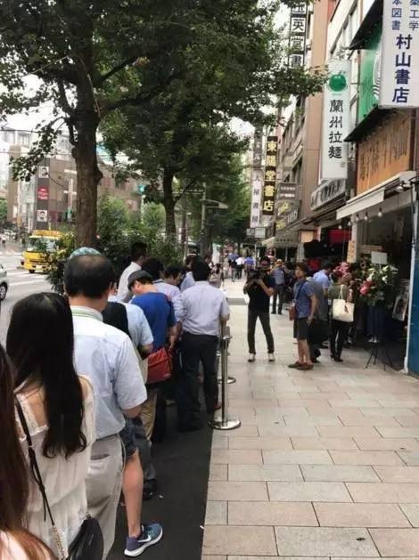 100塊一碗的蘭州拉面竟在日本排長(zhǎng)隊(duì)，中國(guó)餐飲人該如何走出去？ | 深思