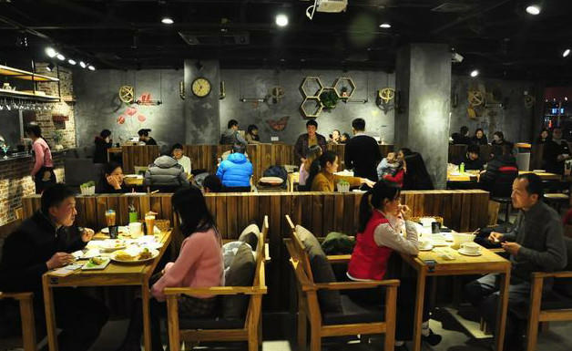 每天只賣一道菜月入120萬日元，她成功的秘訣是什么？|餐飲界