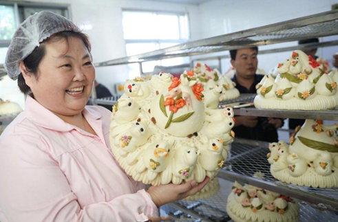 大媽賣饅頭3年 年銷1000萬元，網(wǎng)友：我該賣燒餅還是賣饅頭？