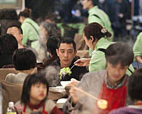 海底撈“變態(tài)”服務(wù)再升級！這次用的是黑科技……|餐飲界