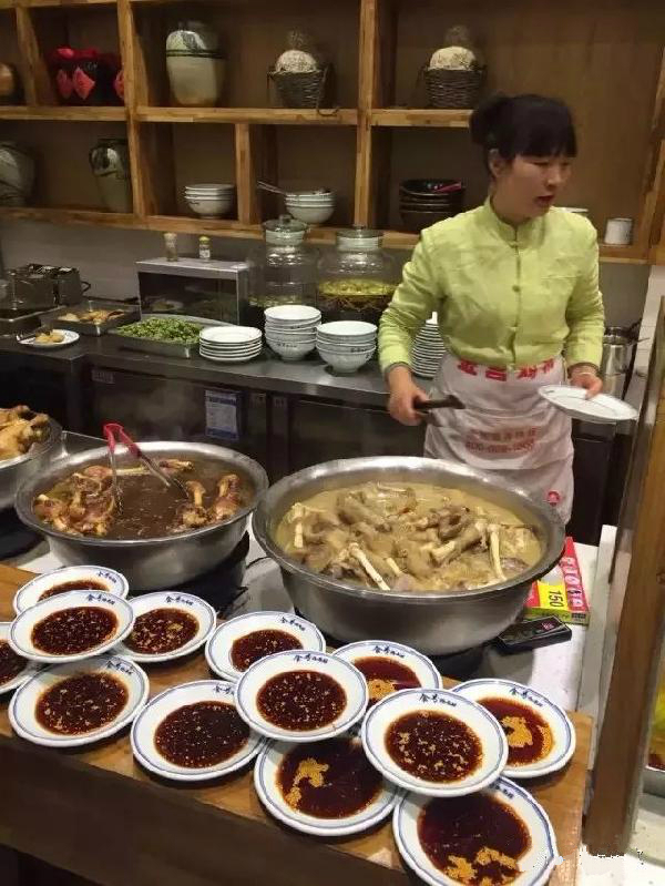 食號燴面館：只賣一碗面，日翻臺六次，營業(yè)額達3萬！|餐飲界