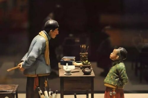 狗不理、大麻花，那是給外地人吃的，煎餅果子才是天津衛(wèi)的真愛！