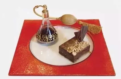 美國紐約曼哈頓出現(xiàn)最貴甜品，真心吃不起！|餐飲界