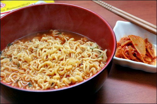 外賣終結(jié)方便面？ 專家稱方便面可轉(zhuǎn)向休閑食品
