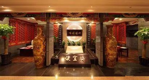同樣都是做鴨，成名600年的烤鴨鼻祖，竟這樣被全聚德?lián)屃孙L頭？
