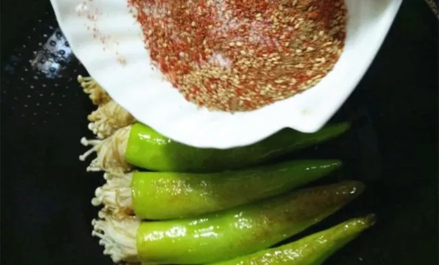 你只知道用金針菇來(lái)涮火鍋，學(xué)著這樣做健康又美味