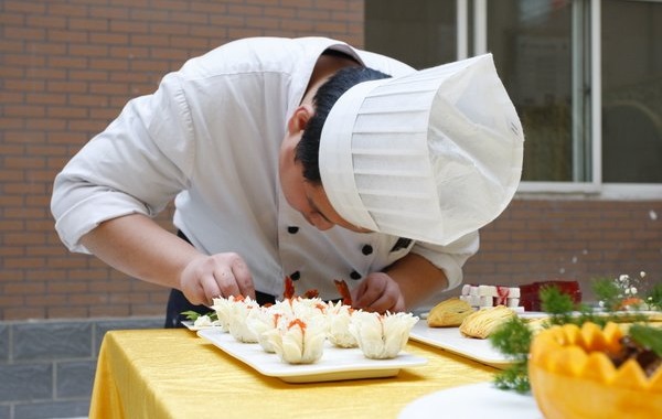 餐飲服務升級正當時，服務模型、員工管理模式的正確打開方式是？