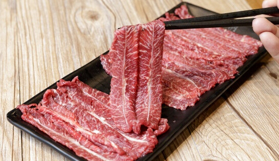 這個(gè)城市400多家潮汕牛肉火鍋，今冬只剩下101家，原來被串串香給頂了|餐飲界