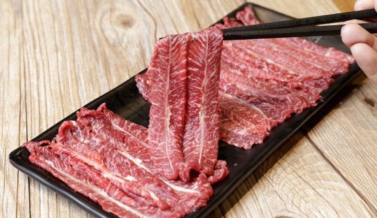 這個城市400多家潮汕牛肉火鍋，今冬只剩下101家，原來被串串香給頂了