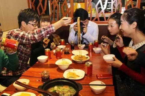 客流劇增、人員混亂，春節(jié)要怎么值班才能讓顧客滿意，讓自己多賺？