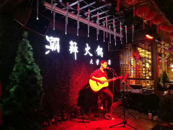畢業(yè)就創(chuàng)業(yè)，大學(xué)生選擇哪個火鍋品牌才能穩(wěn)賺第一桶金
