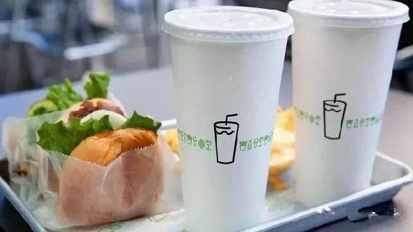 從路邊小攤到年入10億美元的上市餐企，只用了10年就碾壓麥當勞！