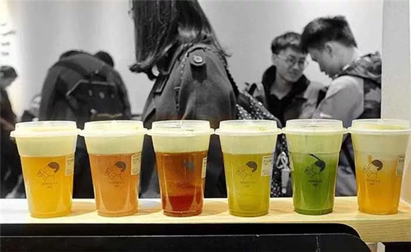 進商場、做營銷、拉投資......“喜茶們”真的很忙！|餐飲界