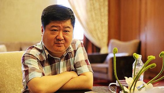 他靠4張餐桌起家15年成餐飲首富，今公司股票面臨拍賣(mài)或丟控制權(quán)