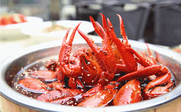 小龍蝦提價入市：食客說吃不起，餐廳說不賺錢