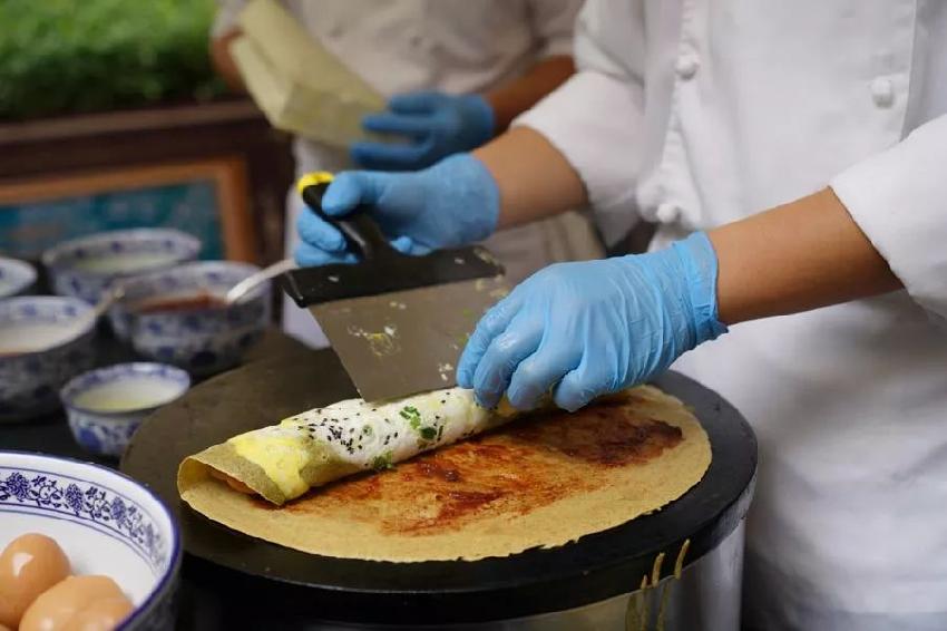 煎餅馃子出標(biāo)準(zhǔn)，薄餅直徑不小于38cm！網(wǎng)友：以后還能加辣條么？