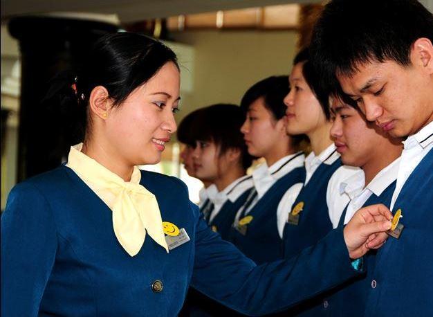 “小女孩”是做不好領(lǐng)班的！如何做一個(gè)優(yōu)秀的餐廳領(lǐng)班？