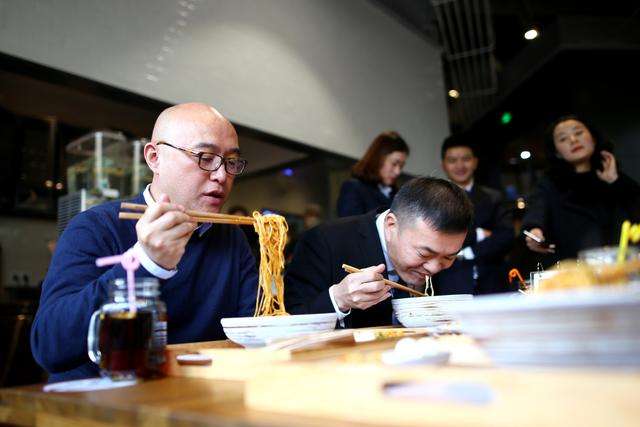 孟非小面將再關一家店，欲改做麻辣方便食品