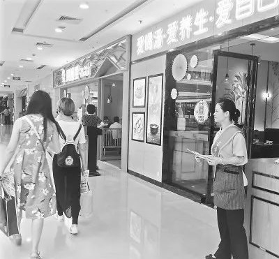這就是餐飲的未來嗎？年輕人當老板，大媽大嬸當服務員